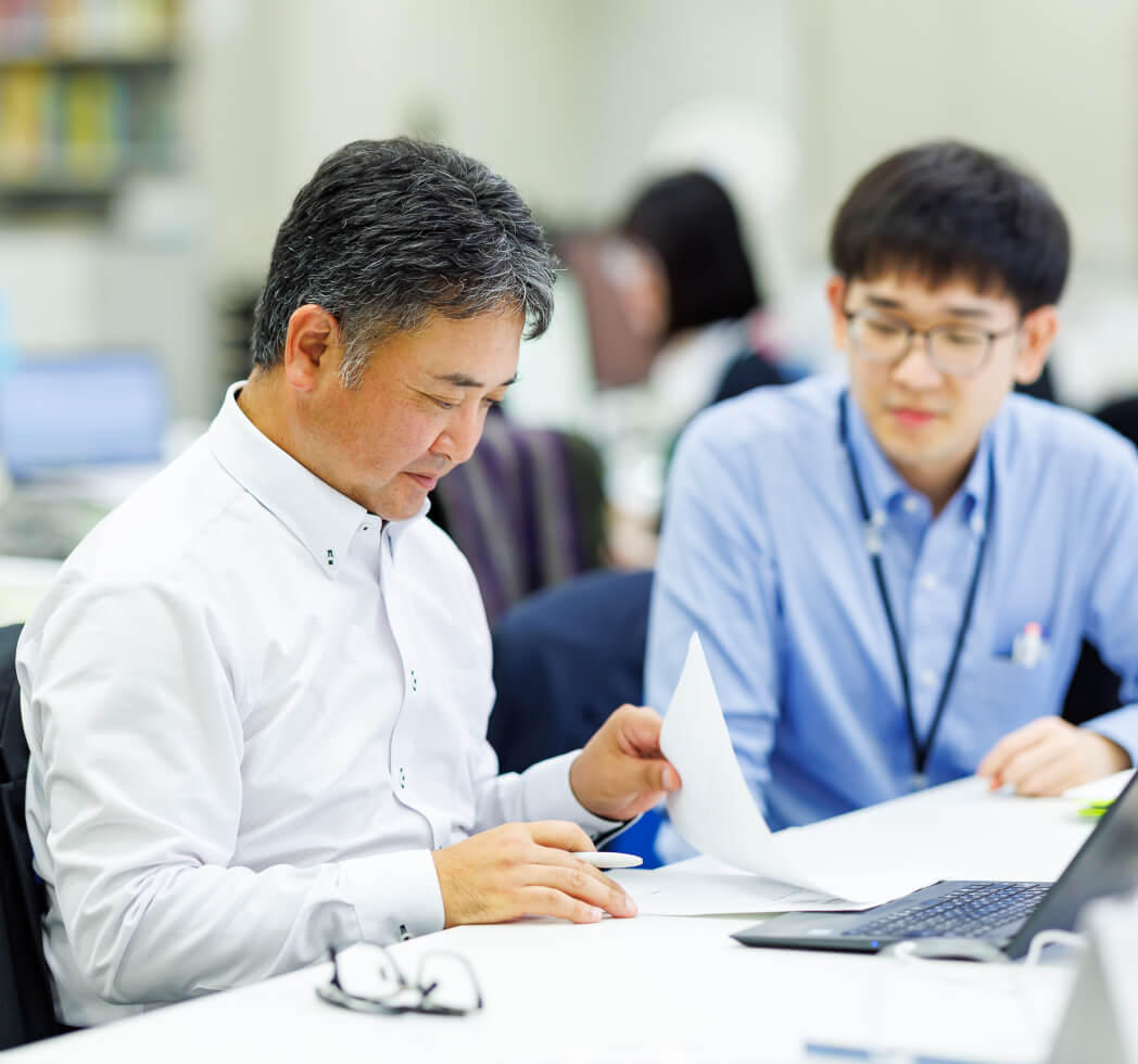 海外部　営業開発課　課長 N. Tomoharu